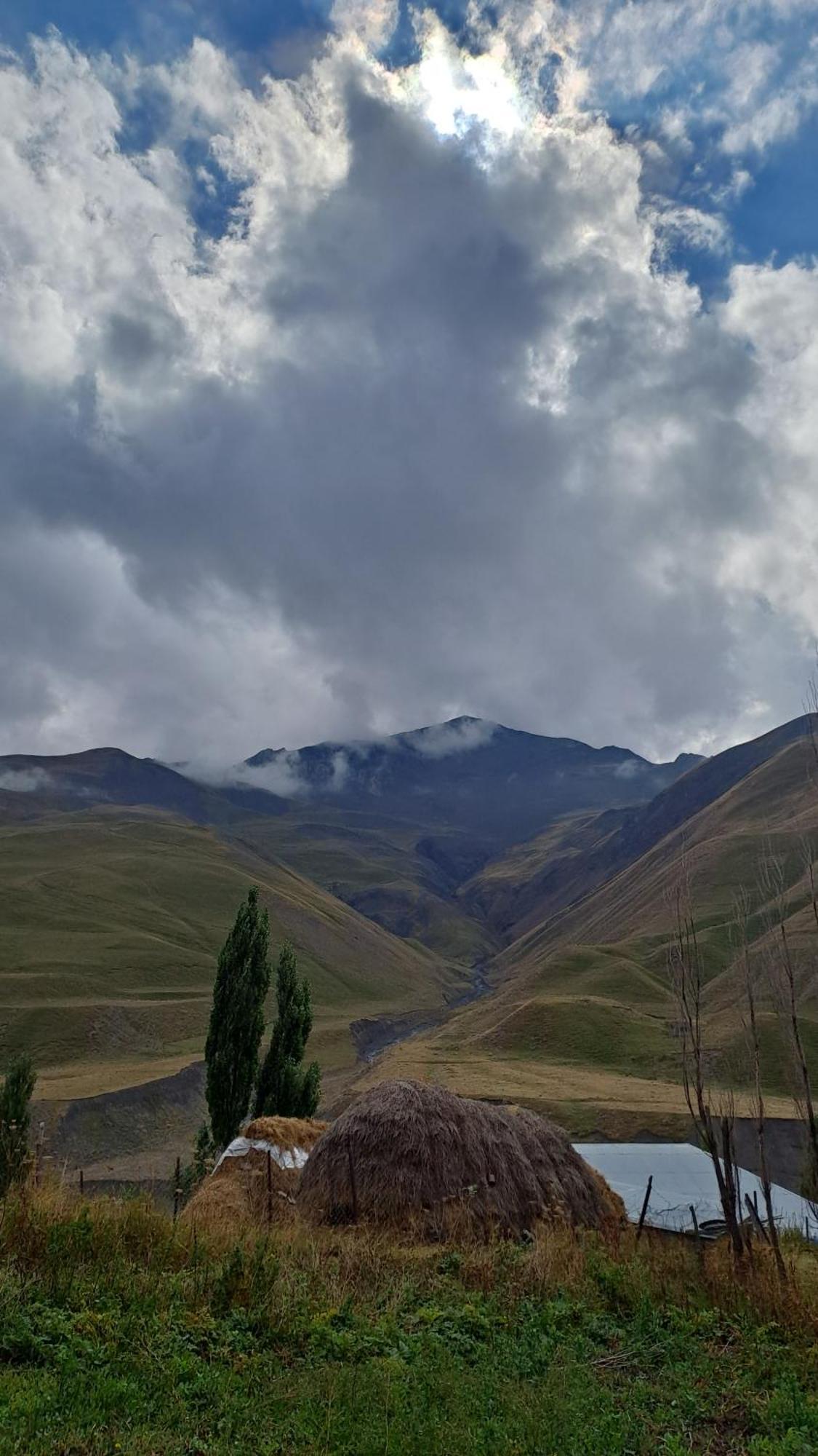 Xinaliq Khinalig Izzet'S Riverside Home Stay 외부 사진