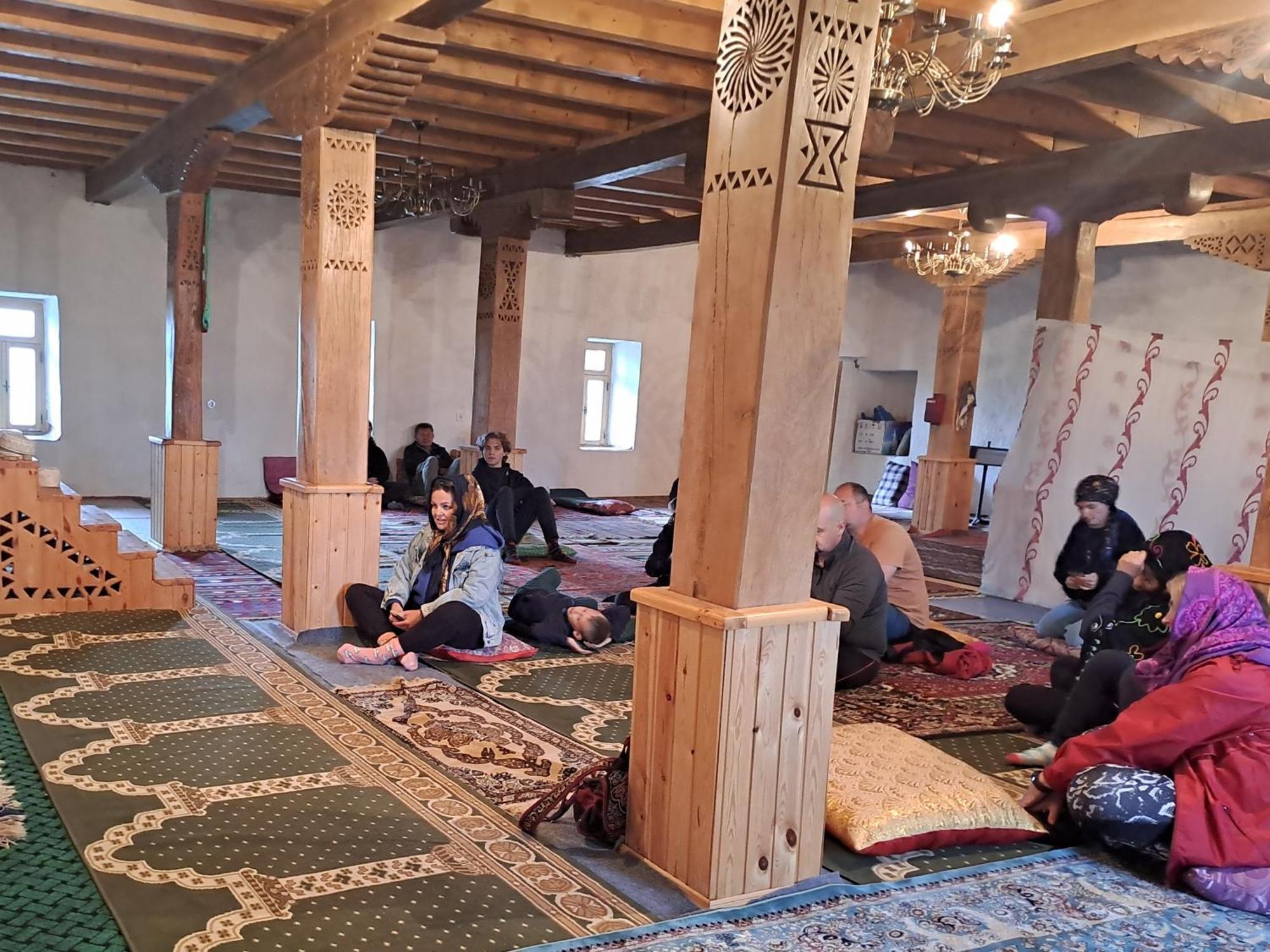 Xinaliq Khinalig Izzet'S Riverside Home Stay 외부 사진