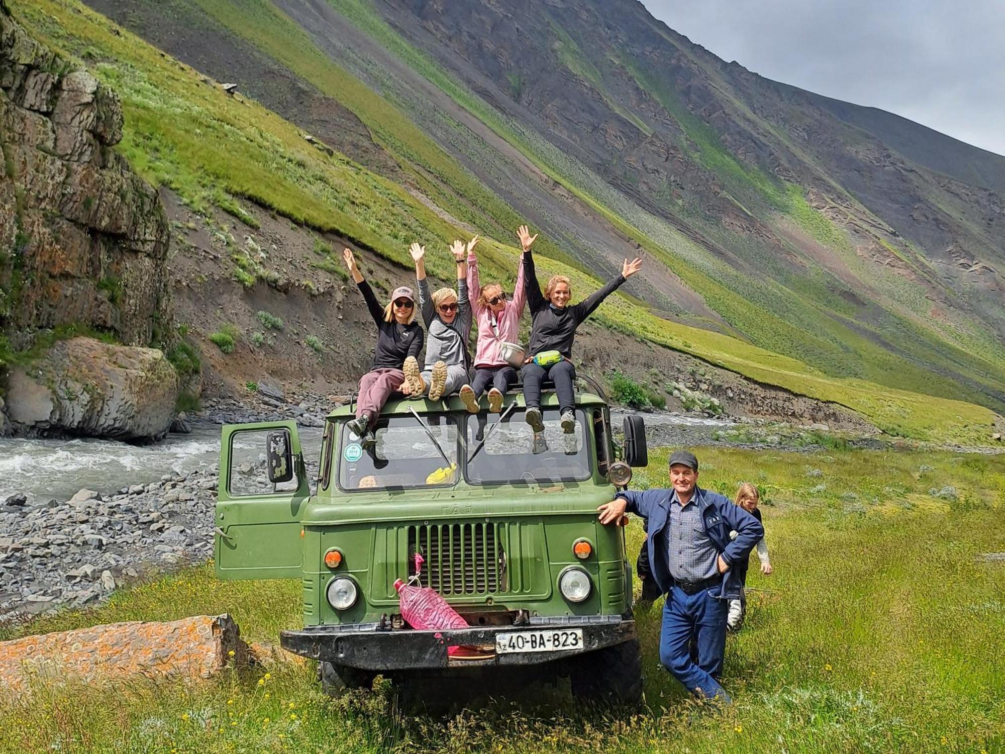 Xinaliq Khinalig Izzet'S Riverside Home Stay 외부 사진