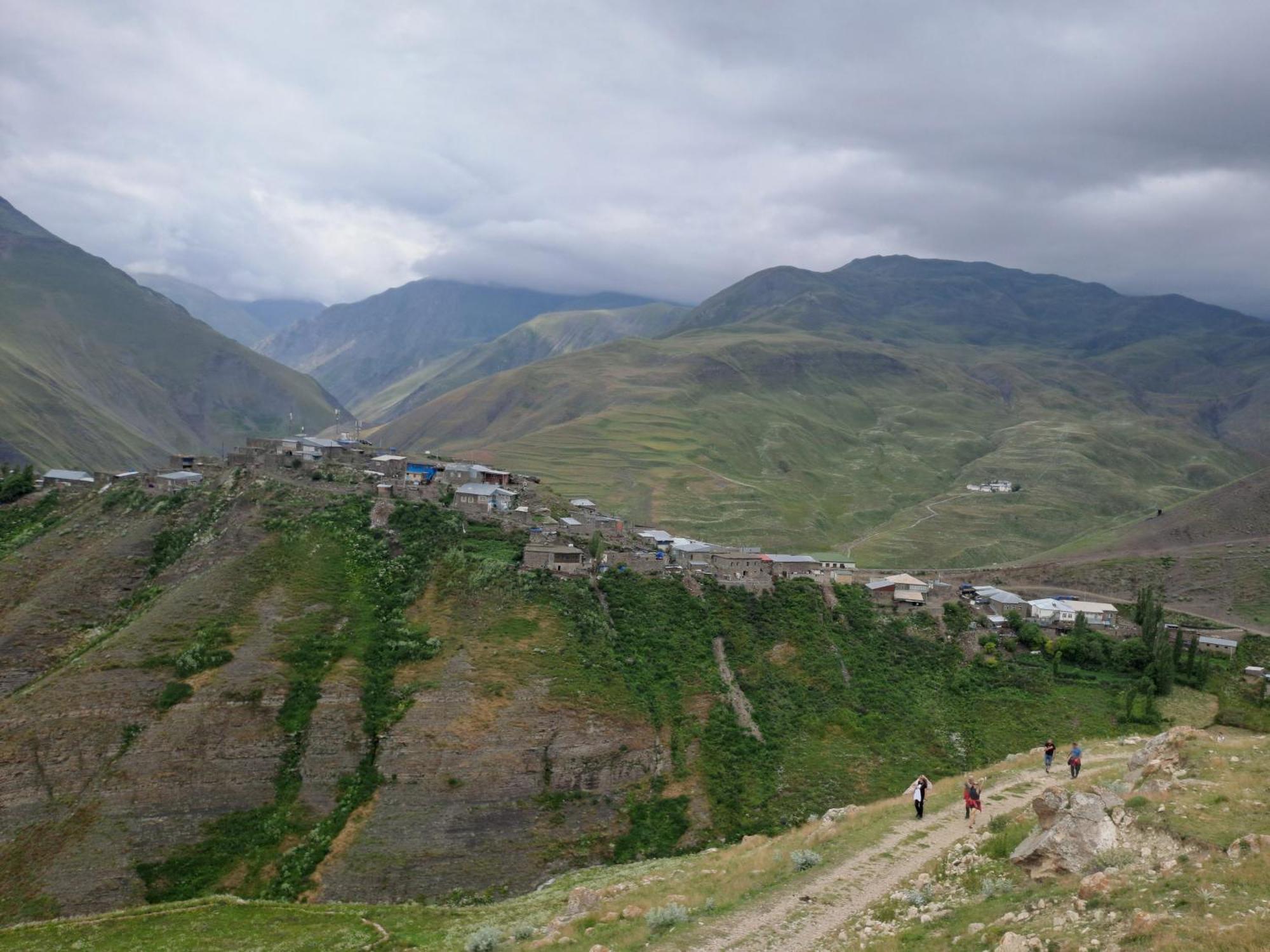 Xinaliq Khinalig Izzet'S Riverside Home Stay 외부 사진